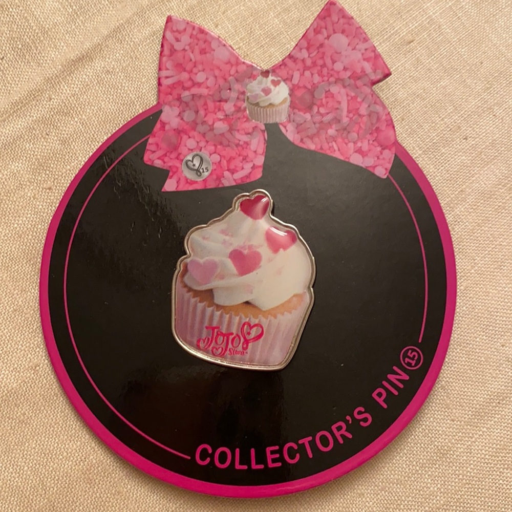 Cupcake pin